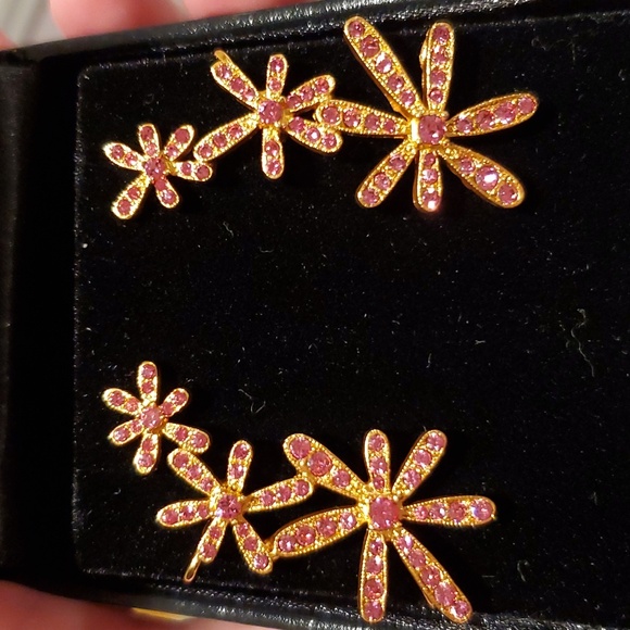 Oscar de la Renta Jewelry - OSCAR DE LA RENTA Crystal Daisy Cuff Earring